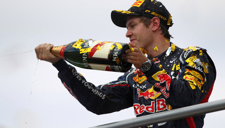 Выиграл гран при. Макс ферстаппен. Макс ферстаппен 2021. Ред булл люди. Макларен».