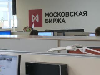 Курс евро на Мосбирже ниже 57 рублей впервые с 21 июля