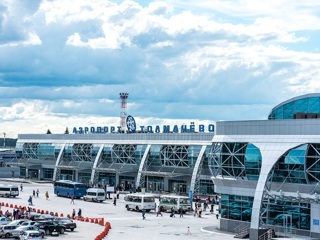 Летевший в Петербург пассажирский самолет вынужденно сел в Новосибирске