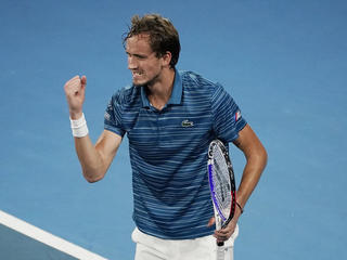 Даниил Медведев вышел во второй круг турнира в Австрии