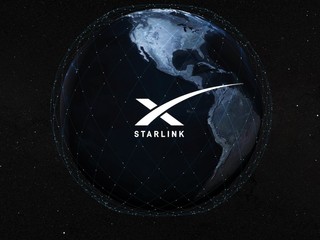 "Космический" интернет SpaceX подключат к самолетам, фурам и лодкам