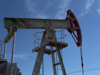 Мировые цены на нефть падают из-за новых ограничений в ряде стран