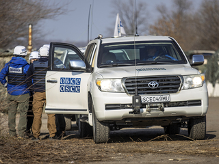 Миссия ОБСЕ приостановила деятельность в Донбассе