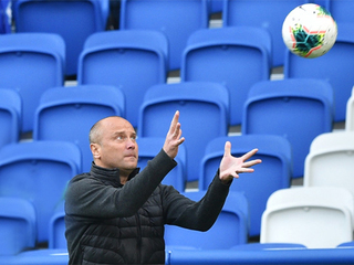 Хохлов останется главным тренером футбольного 