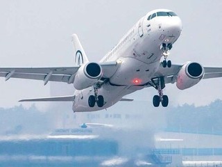 Пассажирский самолет, вылетевший из Москвы, подал сигнал тревоги