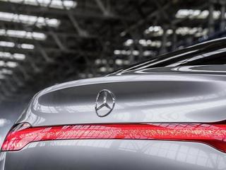 Mercedes-Benz продает имущество в России