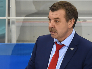 Олег Знарок прибыл в Казань и встретился с хоккеистами 