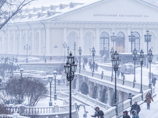 Снегопад и гололед: в Москву возвращается зима