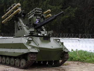 Российские боевые роботы прикрыли солдат
