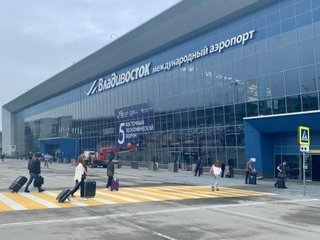 Авиадебошир избил себя при задержании в аэропорту Владивостока