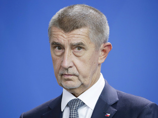 Чешский премьер призвал разрядить отношения Москвы и Праги