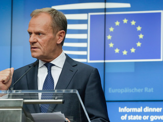 Туск решил оставить пост главы крупнейшей фракции Европарламента