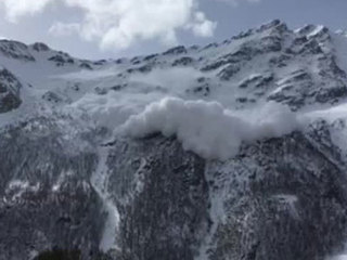 Сноубордист спровоцировал сход лавины на Кавказе