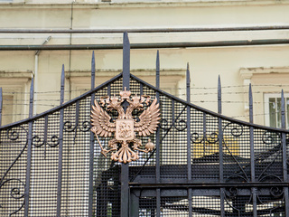 Посольство РФ в Лондоне потребовало объяснить причины задержания российского бизнесмена