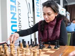 Костенюк победила Чжунъи на первом этапе Гран-при FIDE
