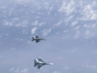 Су-27 перехватил итальянский патрульный самолет