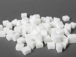 Правительство поручило зафиксировать цены на сахар и масло