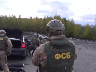 Трое офицеров ФСБ арестованы за хищение 64 миллионов