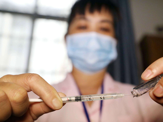 В Китае сделали 621 млн прививок от ковида