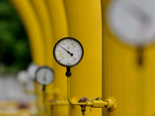 Украинцам посоветовали готовиться ползти на коленях к России за газом