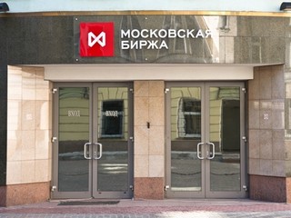 Что встревожило инвесторов: доллар превысил 75 рублей