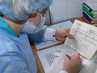 Медики, желавшие уволиться из-за вакцинации, забрали заявления