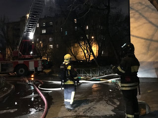 При пожаре на Новоясеневском проспекте в Москве погибла женщина