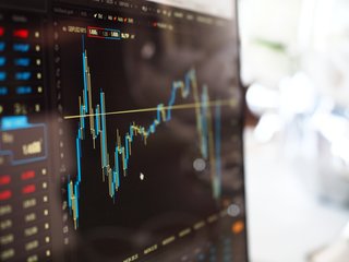 ЦБ РФ оценил риски для экономики от роста вложений граждан в иностранные бумаги