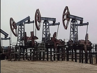 Добыча нефти в России снизилась в январе-мае на 6,3%, газа выросла на 11%