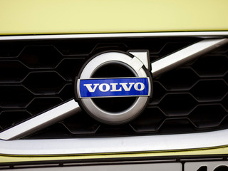Volvo Cars приостанавливает производство в Швеции