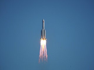 Отработавшая ступень китайской ракеты упала в акватории Индийского океана
