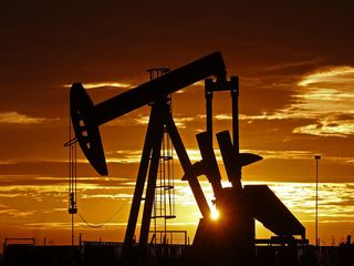 Нефть по $100: топливо дорожает из-за дефицита газа