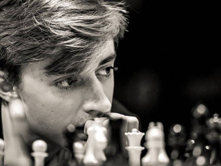 Шахматисту из России присудили поражение из-за отказа играть в маске