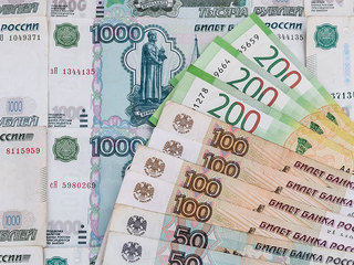 Ограничения на покупку наличной валюты не снимут раньше 9 сентября