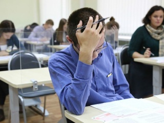 В Севастополе школьника со смартфоном удалили с ЕГЭ по русскому языку