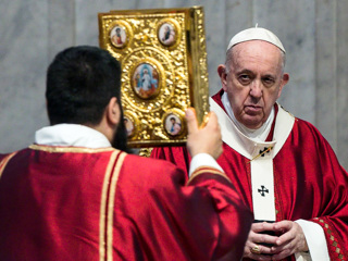 Три пули для Папы: в Милане ищут отправителя зловещего конверта