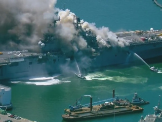 Пожар на военном корабле в Сан-Диего: пострадали 11 человек