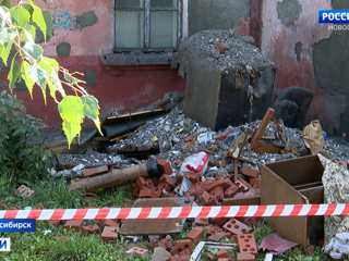 СК назвал первые версии обрушения крыши в жилом доме Новосибирска