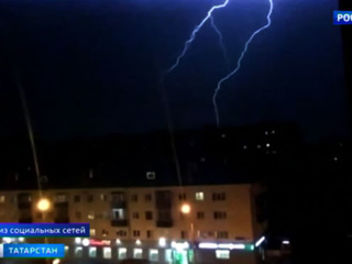 Природа показала жителям Казани световое шоу под небесным куполом