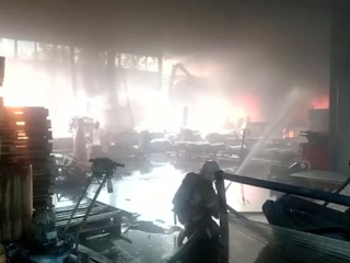 В Самаре начали доследственную проверку по факту пожара на складе ПВХ