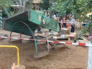 В Астрахани ребенка насмерть задавило бетонной плитой на игровой площадке
