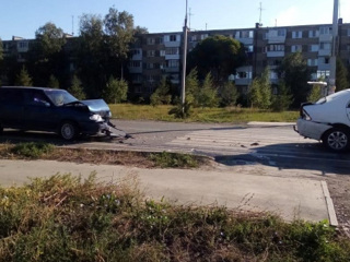 Под Самарой при столкновении двух автомобилей пострадала девушка-пешеход