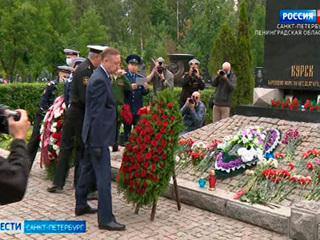 В Петербурге почтили память погибших 20 лет назад моряков подводной лодки 