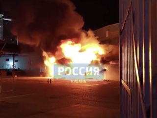 Пожар в центре Краснодара может уничтожить 