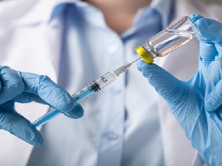 Вакцина от коронавируса включена в особый перечень Минздрава