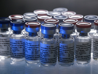 Попова: в России должно быть несколько разных вакцин от коронавируса