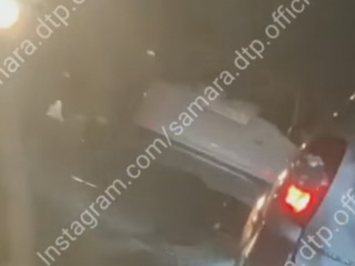 Ночью в Самарской области на трассе из-за аварии образовалась пробка