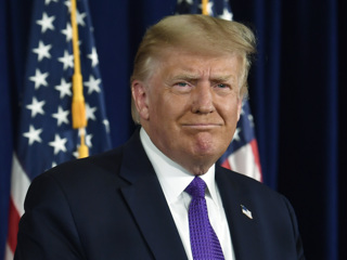 Трамп вновь обрушился с критикой на своего оппонента Байдена