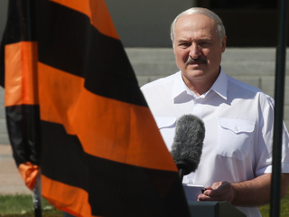 Лукашенко поблагодарил белорусов за то, что они его терпят