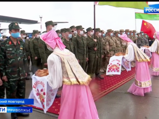 Китайских военных встречали в Нижнем Новгороде хлебом-солью